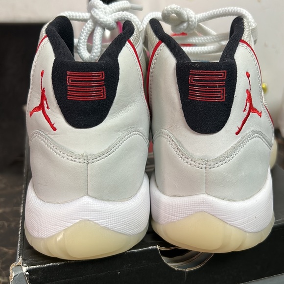 Jordan 11 - Picture 4 of 6